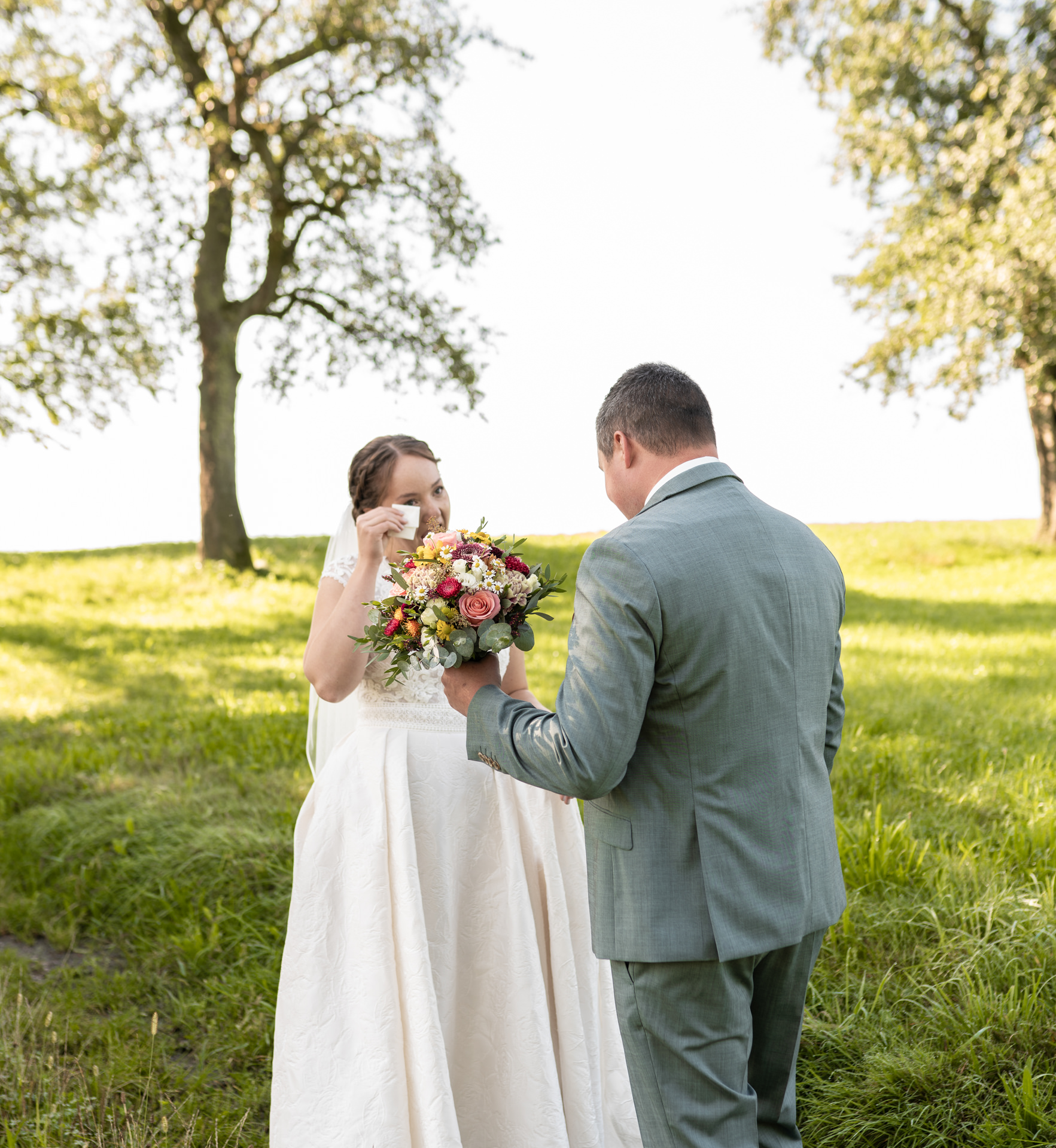 Braut weint bei First Look